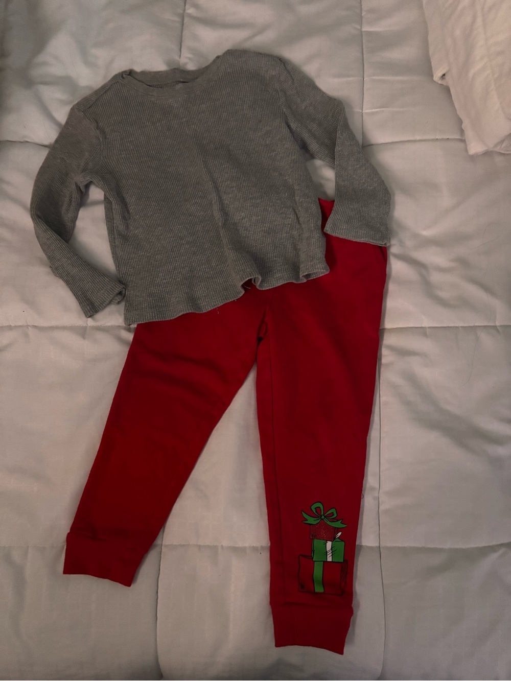 Old Navy Gray and Red Kids Grinch Pajama Set